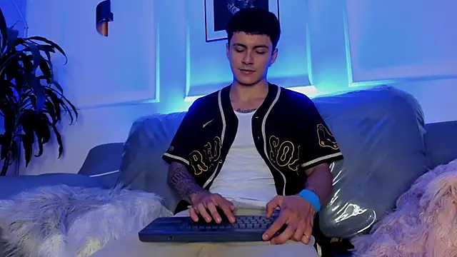 Snapshot of Leo_santoro chatting on February 27, 2026, 3:12 pm Leo santoro online show from February 27, 2026, 3:12 pm