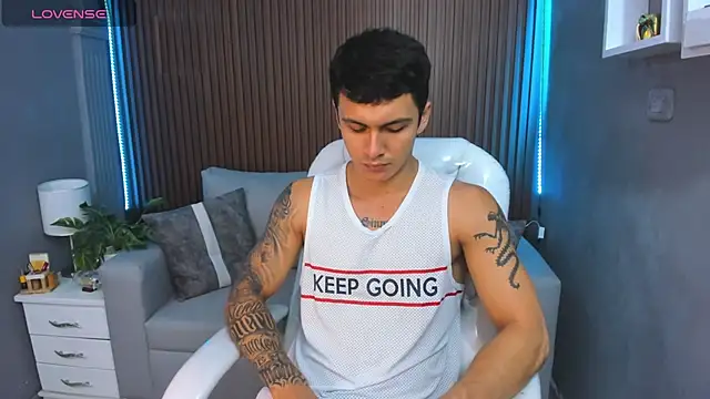 Leo santoro online show from November 11, 2025, 1:39 pm