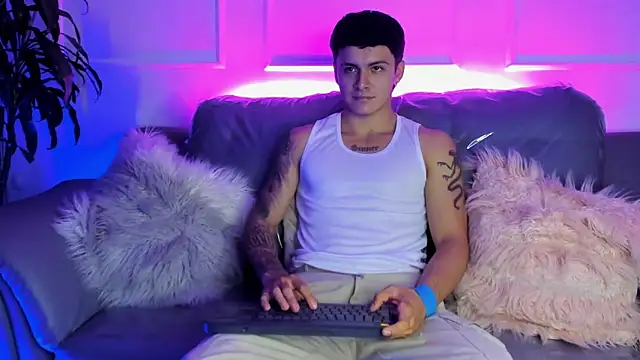 Snapshot of Leo_santoro chatting on February 26, 2026, 1:55 pm Leo santoro online show from February 26, 2026, 1:55 pm