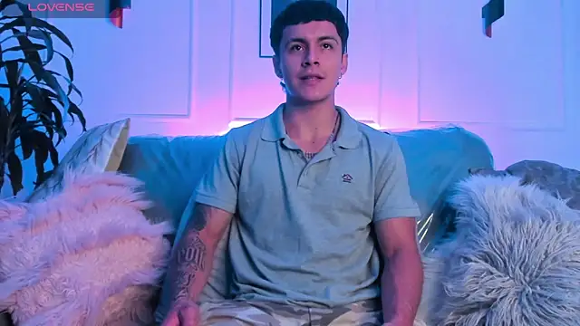 Snapshot of Leo_santoro chatting on February 10, 2026, 12:59 pm Leo santoro online show from February 10, 2026, 12:59 pm