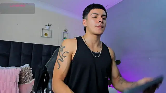 Snapshot of Leo_santoro chatting on February 2, 2026, 1:54 pm Leo santoro online show from February 2, 2026, 1:54 pm