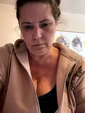 Snapshot of petalsexy chatting on October 13, 2025, 5:14 pm petalsexy online show from October 13, 2025, 5:14 pm