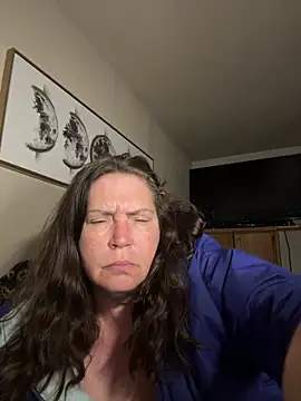 petalsexy online show from December 17, 2025, 4:23 pm