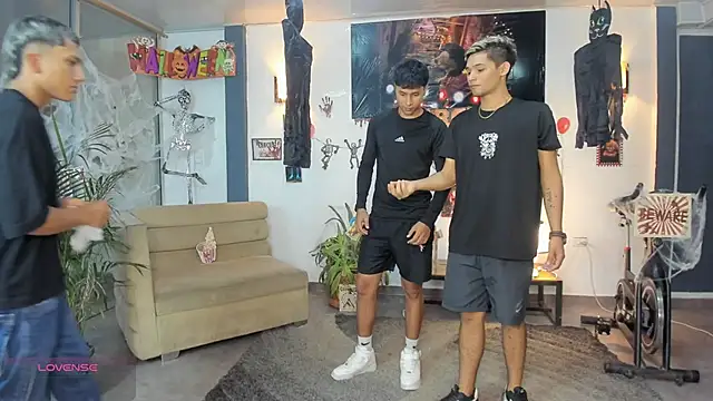 Bisexlifehot   online show from October 24, 2025, 11:15 pm