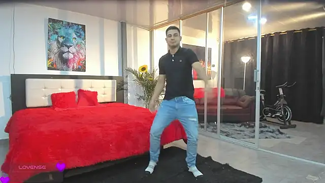 Bisexlifehot   online show from February 24, 2026, 11:16 pm