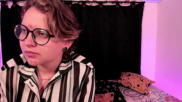 Snapshot of CrazyCakes_ chatting on March 3, 2026, 3:24 am CrazyCakes online show from March 3, 2026, 3:24 am