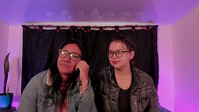 Snapshot of CrazyCakes_ chatting on January 7, 2026, 4:45 pm CrazyCakes online show from January 7, 2026, 4:45 pm