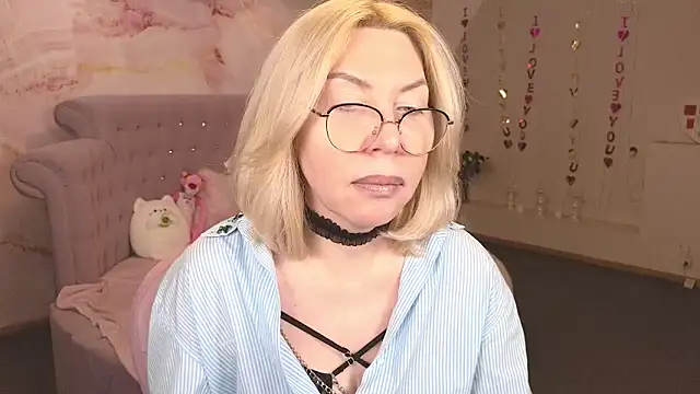 Wendy Waves online show from October 21, 2025, 12:04 pm