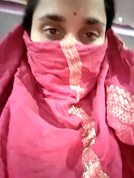 Snapshot of RAYI_Queen_1 chatting on September 17, 2025, 4:53 pm RAYI Queen 1 online show from September 17, 2025, 4:53 pm