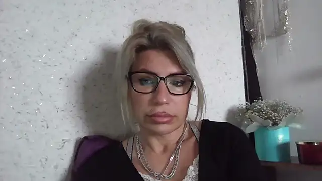 Snapshot of fox_red_lady7 chatting on January 15, 2026, 10:51 am fox red lady7 online show from January 15, 2026, 10:51 am