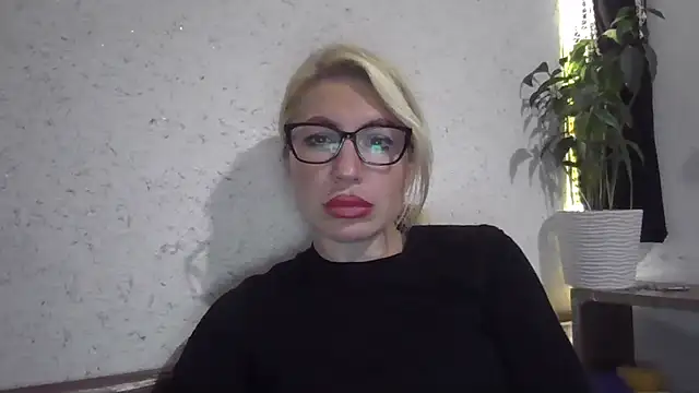 fox red lady7 online show from October 13, 2025, 3:35 pm