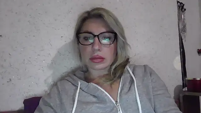 Snapshot of fox_red_lady7 chatting on February 7, 2026, 3:31 pm fox red lady7 online show from February 7, 2026, 3:31 pm