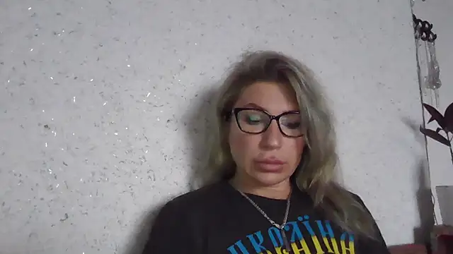 Snapshot of fox_red_lady7 chatting on January 11, 2026, 7:37 am fox red lady7 online show from January 11, 2026, 7:37 am