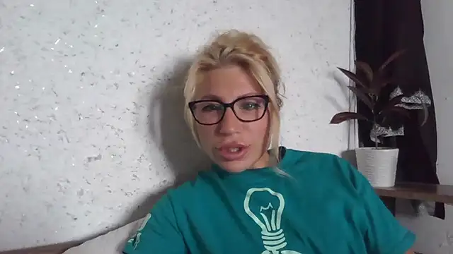 fox red lady7 online show from September 29, 2025, 8:32 am