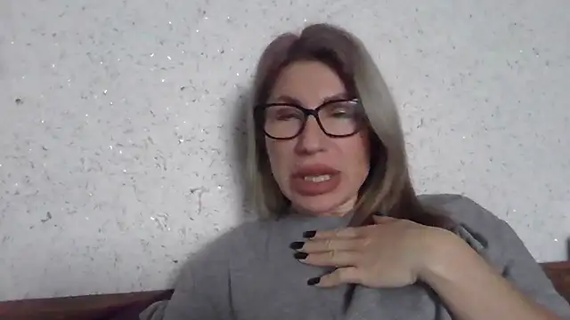 Snapshot of fox_red_lady7 chatting on February 20, 2026, 8:49 am fox red lady7 online show from February 20, 2026, 8:49 am