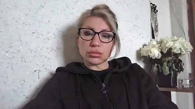 Snapshot of fox_red_lady7 chatting on February 2, 2026, 10:03 am fox red lady7 online show from February 2, 2026, 10:03 am