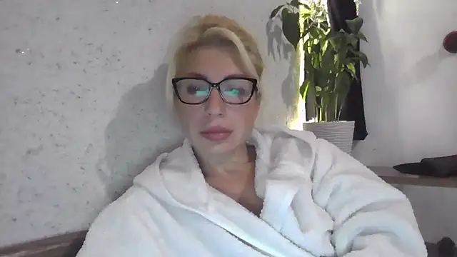 fox red lady7 online show from October 8, 2025, 7:25 pm