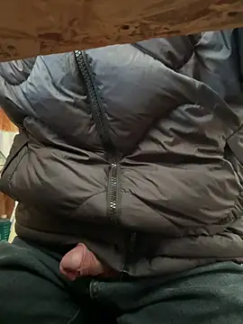 sonwmelt1 online show from March 3, 2026, 8:54 am