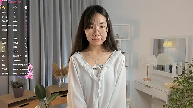 UdelaDodson online show from September 14, 2025, 3:12 pm