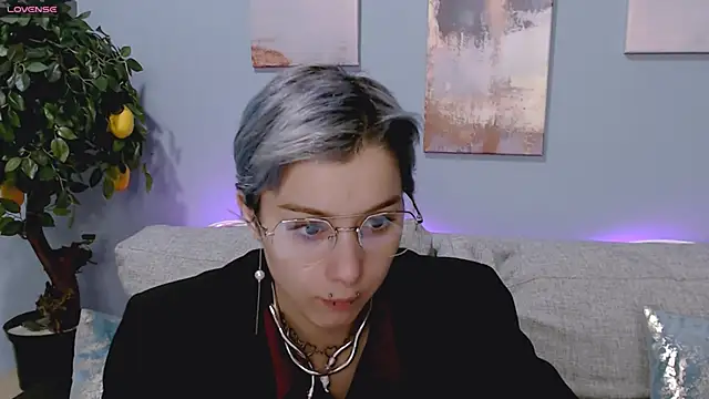 SophieAsh online show from September 30, 2025, 7:03 am