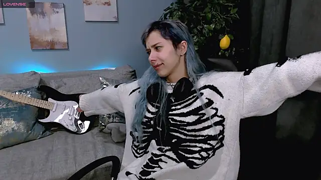 SophieAsh online show from September 26, 2025, 6:31 am