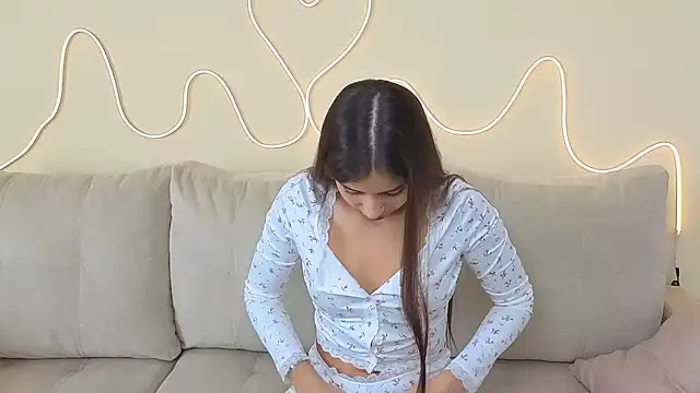 KathrynBrooks online show from September 29, 2025, 12:22 pm