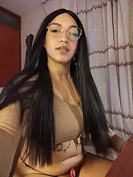 FallsForHerSmile online show from May 14, 2026, 5:37 am