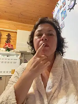 Kiravix online show from November 3, 2025, 7:50 pm