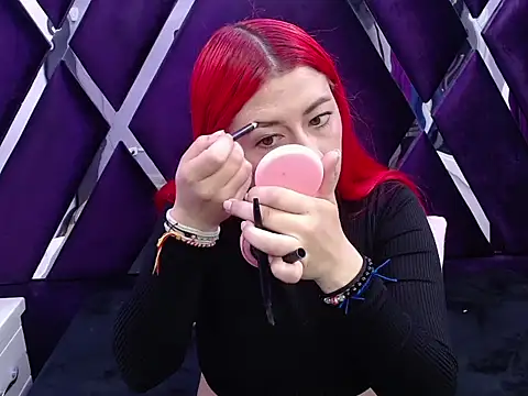 Melody Klum  online show from October 9, 2025, 1:44 pm