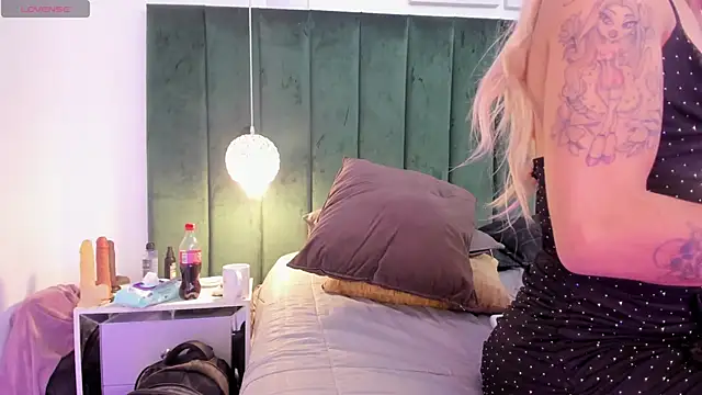 PaulinaGame online show from November 21, 2025, 2:27 pm