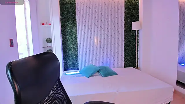 sofiacaramel online show from December 3, 2025, 4:17 pm