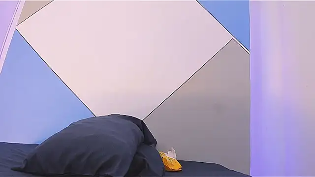 emily cross online show from April 17, 2026, 7:49 pm