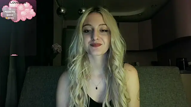 white liillyy online show from September 8, 2025, 8:19 pm