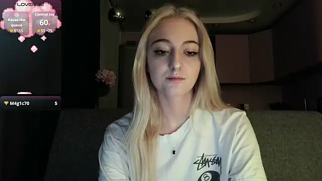 white liillyy online show from September 17, 2025, 10:34 pm