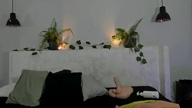 Snapshot of victoria_flores1 chatting on November 21, 2025, 12:53 am victoria flores1 online show from November 21, 2025, 12:53 am