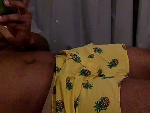 Snapshot of morangocomchocolate chatting on June 10, 2026, 4:30 pm morangocomchocolate online show from June 10, 2026, 4:30 pm