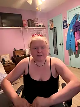 Snapshot of KadiSparkle chatting on November 4, 2025, 1:42 am KadiSparkle online show from November 4, 2025, 1:42 am