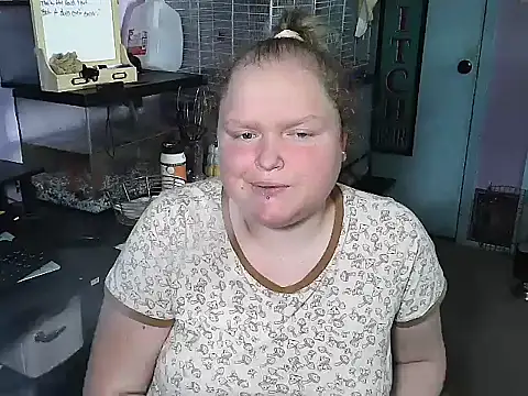 Snapshot of KadiSparkle chatting on September 16, 2025, 5:47 pm KadiSparkle online show from September 16, 2025, 5:47 pm