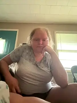 Snapshot of KadiSparkle chatting on September 30, 2025, 9:43 pm KadiSparkle online show from September 30, 2025, 9:43 pm