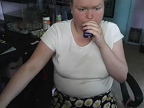 Snapshot of KadiSparkle chatting on September 17, 2025, 2:08 pm KadiSparkle online show from September 17, 2025, 2:08 pm