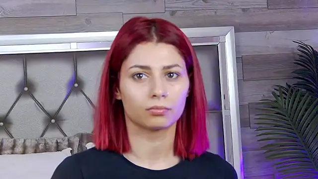 Snapshot of LunaHart chatting on February 26, 2026, 5:18 am LunaHart online show from February 26, 2026, 5:18 am