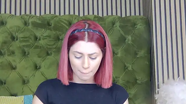 Snapshot of LunaHart chatting on February 22, 2026, 9:11 am LunaHart online show from February 22, 2026, 9:11 am