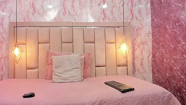 WILD FIREE  online show from December 15, 2025, 8:03 pm