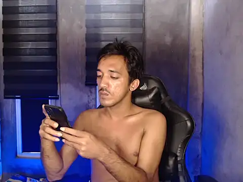 RowyCam online show from November 12, 2025, 2:15 am