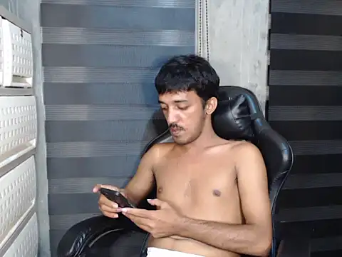 RowyCam online show from November 5, 2025, 11:46 am