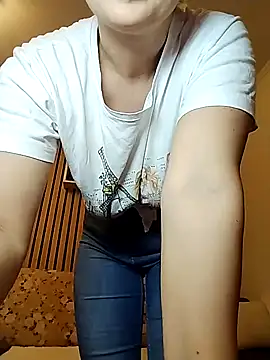 Snapshot of Mayaaaaaa_ chatting on December 5, 2025, 7:40 am Mayaaaaaa online show from December 5, 2025, 7:40 am