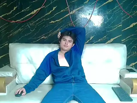 Snapshot of invincible200 chatting on November 28, 2025, 2:39 pm invincible200 online show from November 28, 2025, 2:39 pm