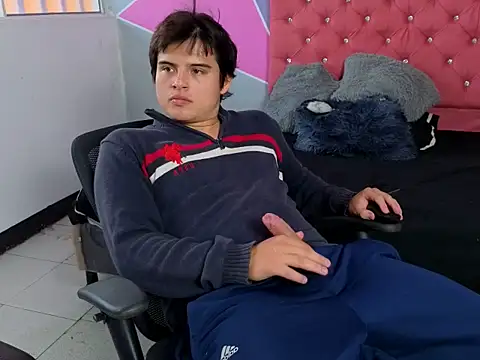 Snapshot of invincible200 chatting on November 8, 2025, 3:04 pm invincible200 online show from November 8, 2025, 3:04 pm