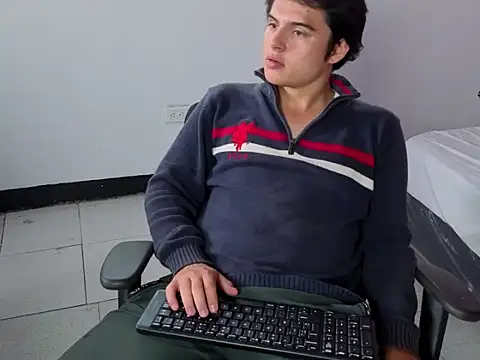 Snapshot of invincible200 chatting on November 3, 2025, 1:58 pm invincible200 online show from November 3, 2025, 1:58 pm