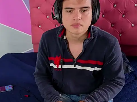 Snapshot of invincible200 chatting on October 5, 2025, 2:08 pm invincible200 online show from October 5, 2025, 2:08 pm